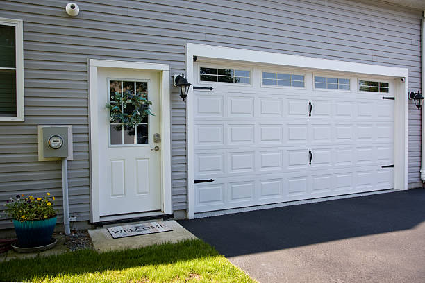 24/7 Emergency Garage Door Panel Replacement experts in Buckhead Ridge, FL